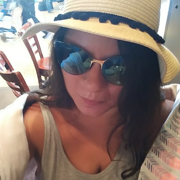 Meet your Posher, Natalia - Picture 1 of 2